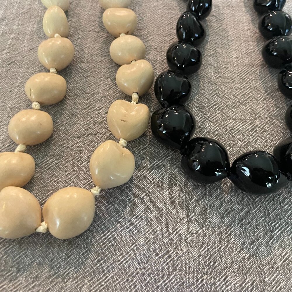 Kukui Nut Lei Black & Cream Beaded Necklace Hawaiian Graduation Wedding Luau 17" - Picture 2 of 4